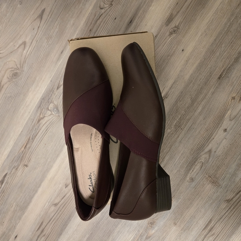 NWT Clarks Women's Cora Charm Loafers Slip-On Shoes Burgandy Size 12 - Picture 2 of 6